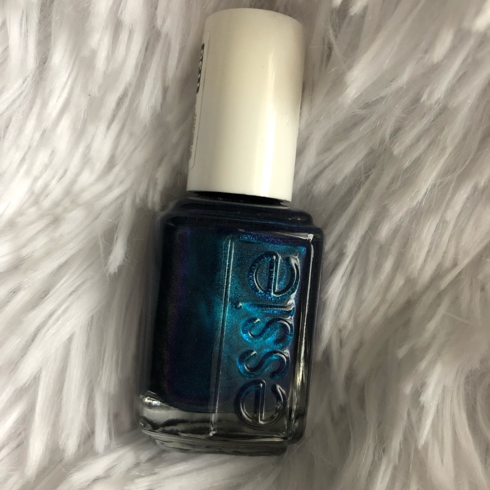 New Essie “bell bottom blues” polish